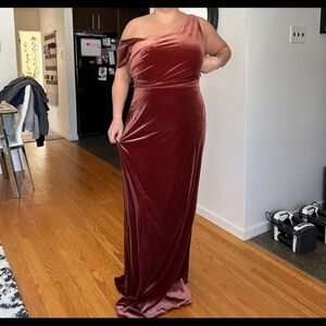 Revelry One-Shoulder Velvet Gown in Burgundy